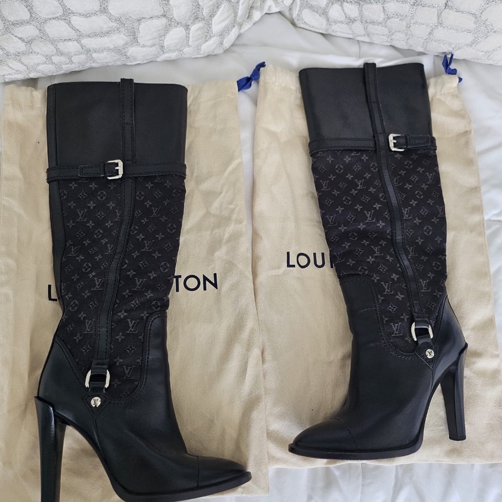 Beautiful Louis Vuitton black monogram leather/canvas high heeled boots